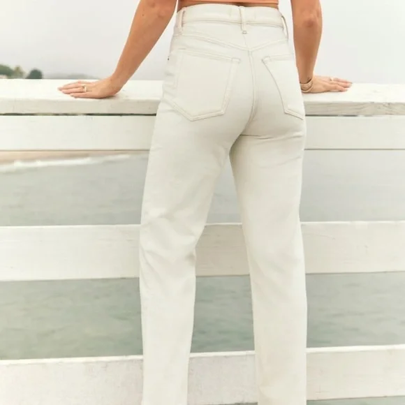 Curve Love Ultra High Rise 90s Straight Jean “30 Regular”​